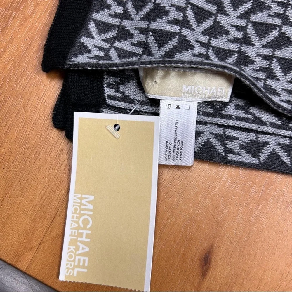 Michael‎ Women’s Kors Black and Gray Patterned Scarf Size OS